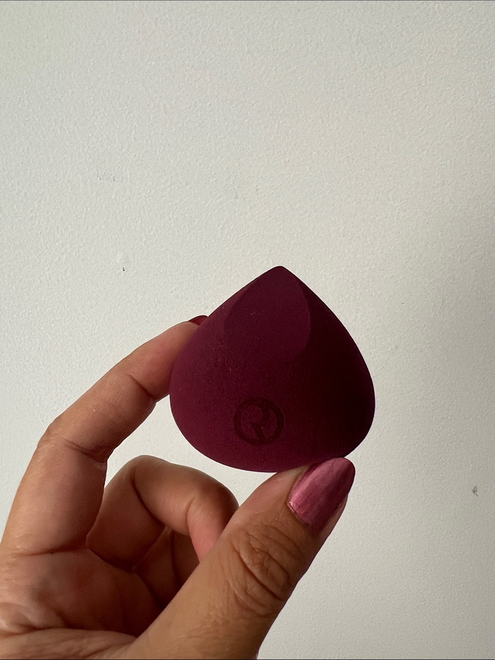 Rare Beauty Soft Touch Makeup Blending Sponge